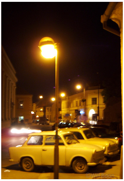 Trabants by streetlight, Pecs