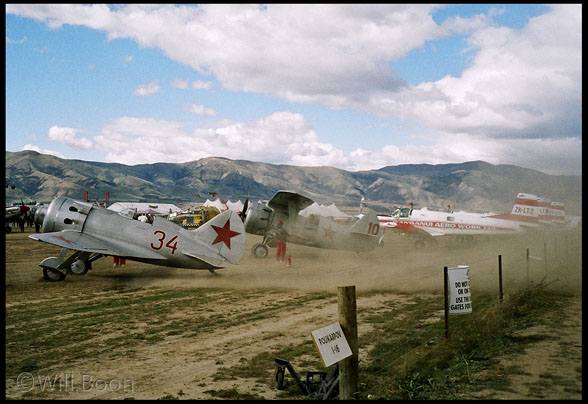 Polikarpovs kick
 up a storm, Warbirds over Wanaka Airshow